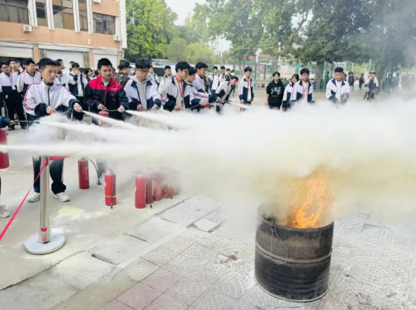 我校组织开展消防灭火实操演练
